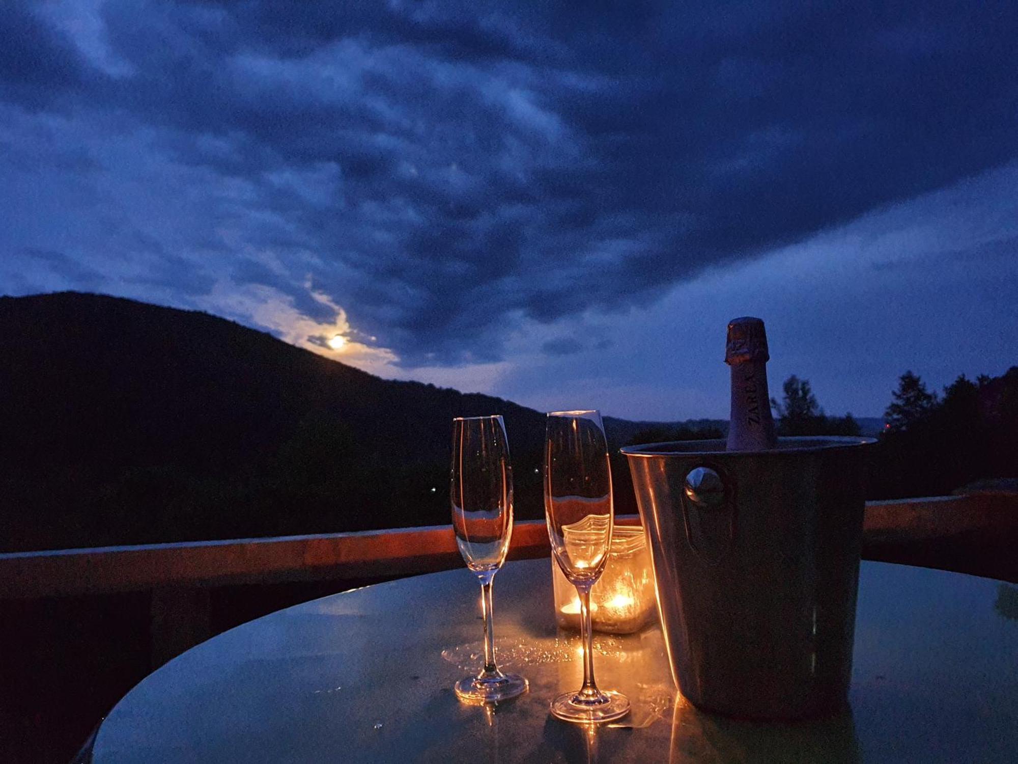 فندق Sunrise Glamping Retreat Galesu الغرفة الصورة